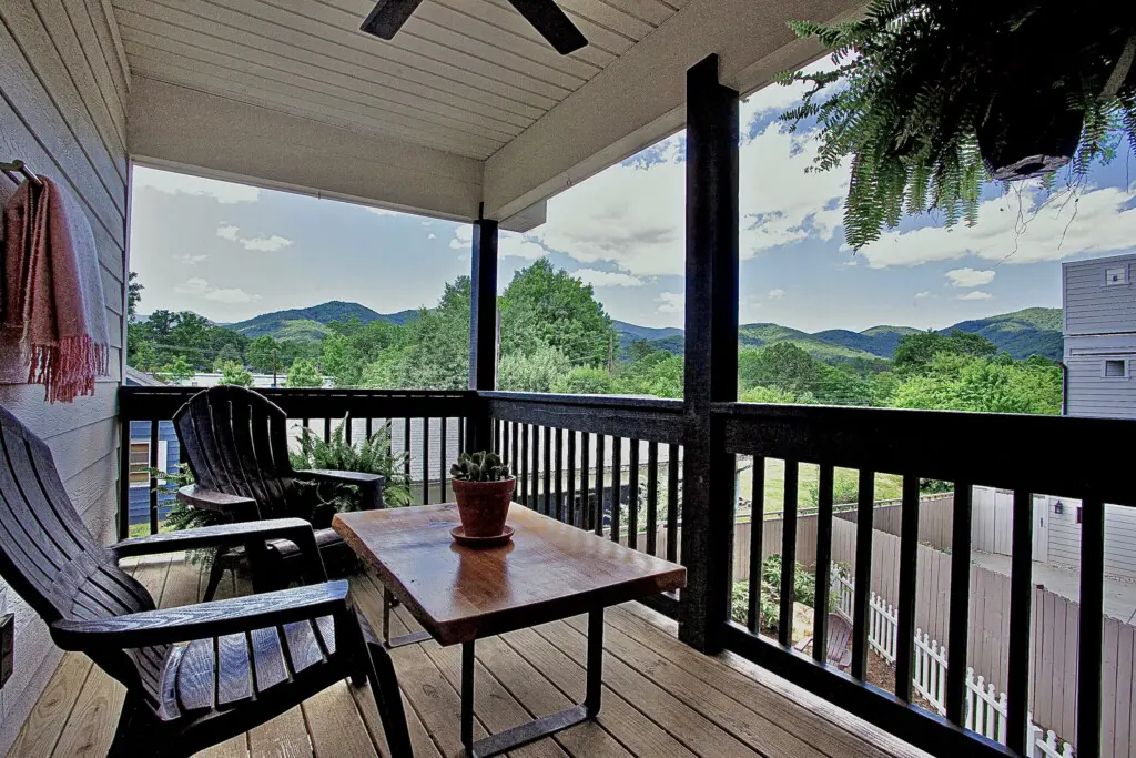 Cottage 2nd Floor Balcony