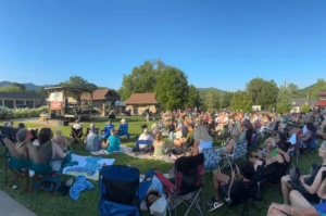 Live free outdoor music every Thursday evening.